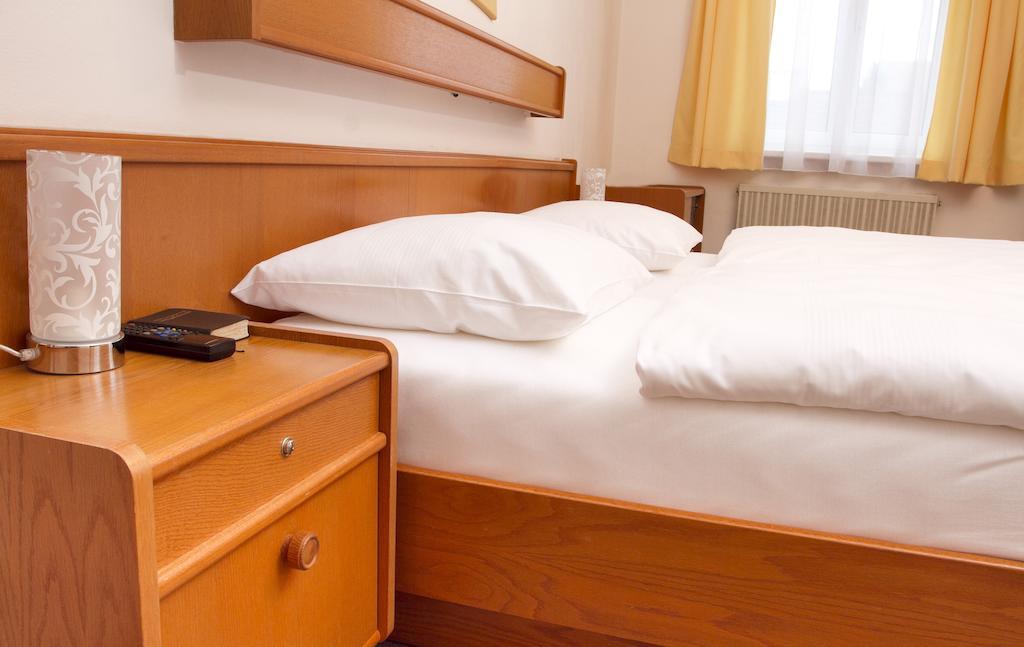 Hotel Zur Sonne Korneuburg Room photo